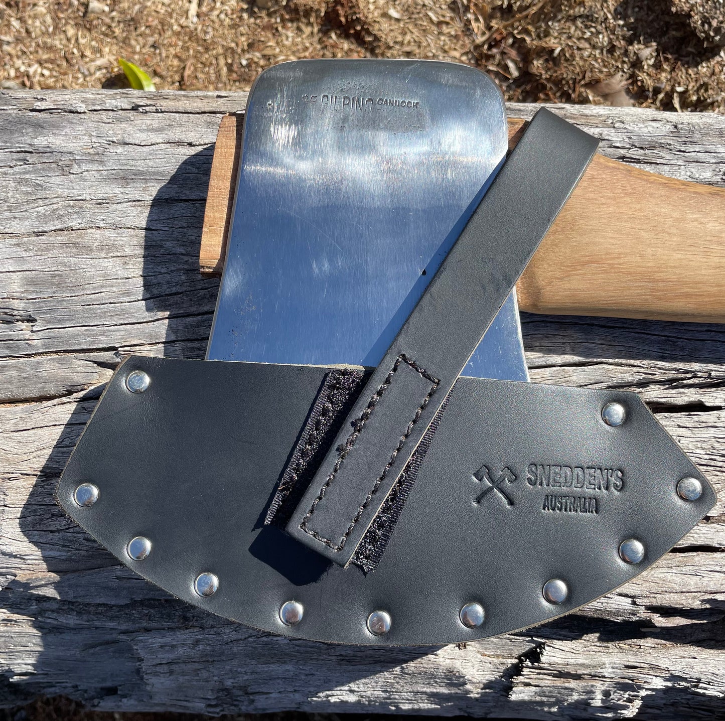 RA055 Reconditioned Gilpin Cannock 4lb axe with 800mm spotted gum handle