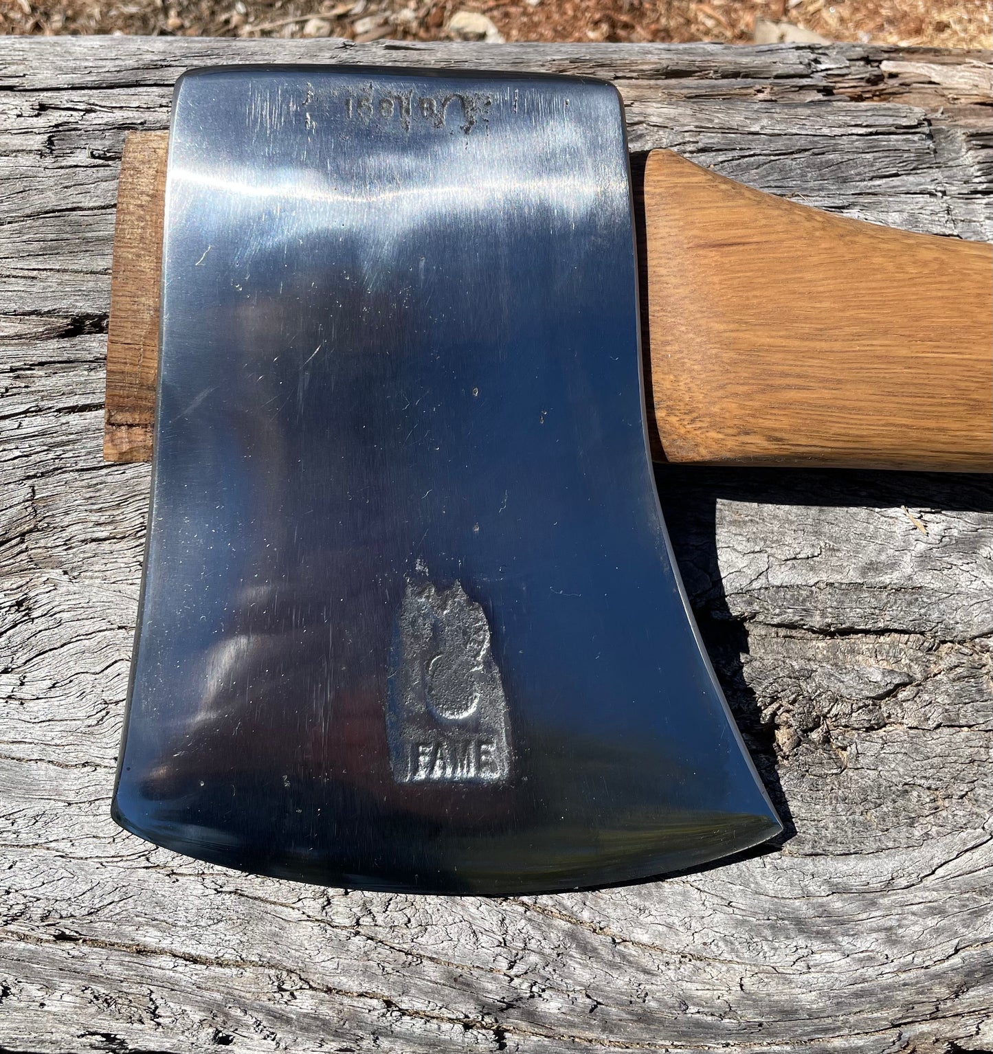RA052 Reconditioned Fame 4lb axe 700mm spotted gum handle
