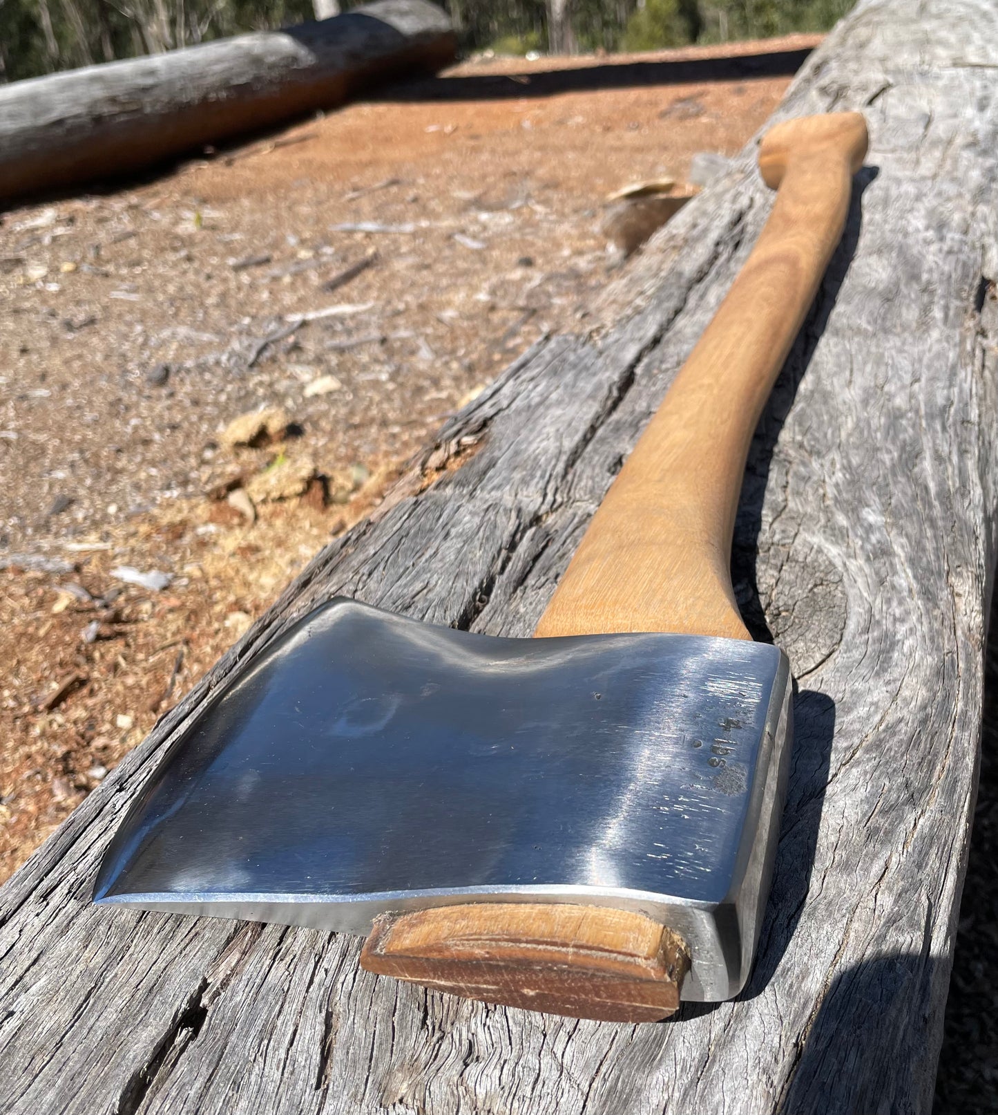 RA052 Reconditioned Fame 4lb axe 700mm spotted gum handle