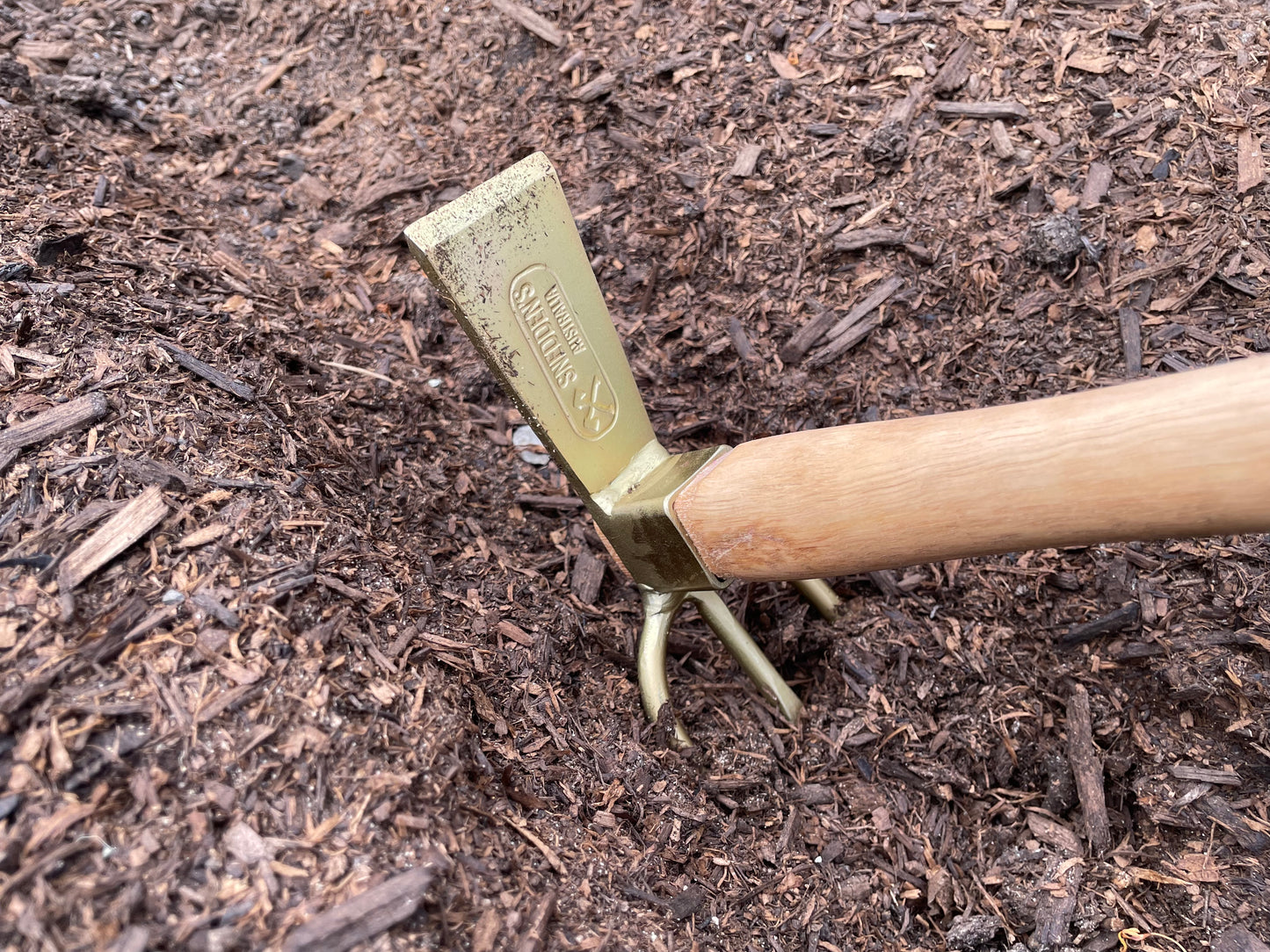 Garden Hoe / Fork Hand Tool - gold zinc finish