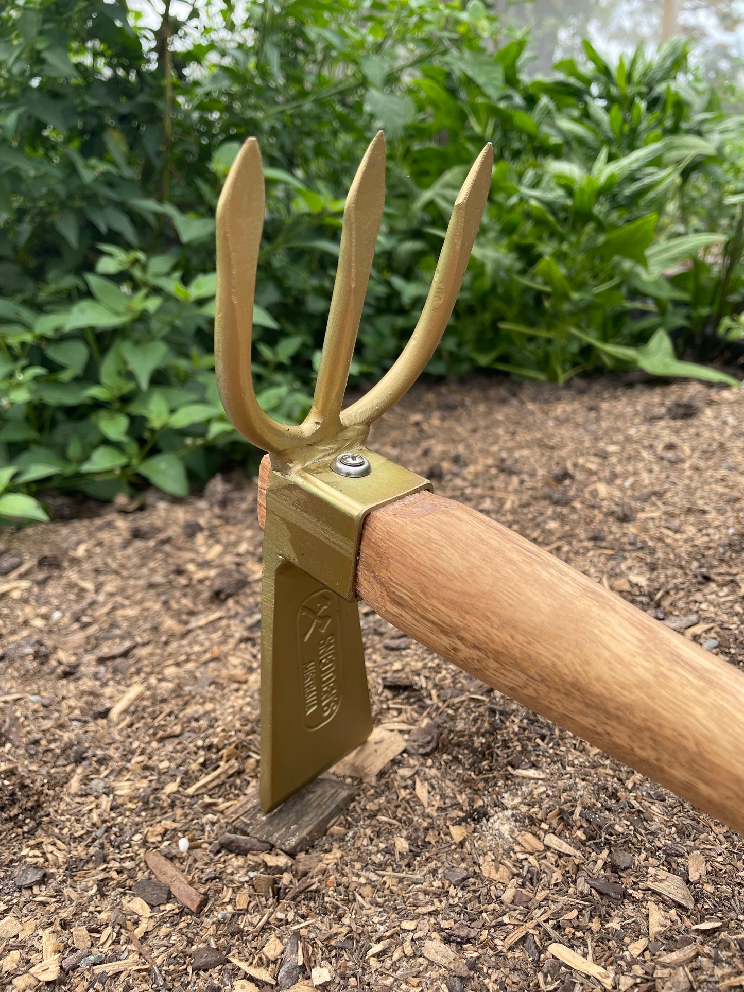 Garden Hoe / Fork Hand Tool - gold zinc finish