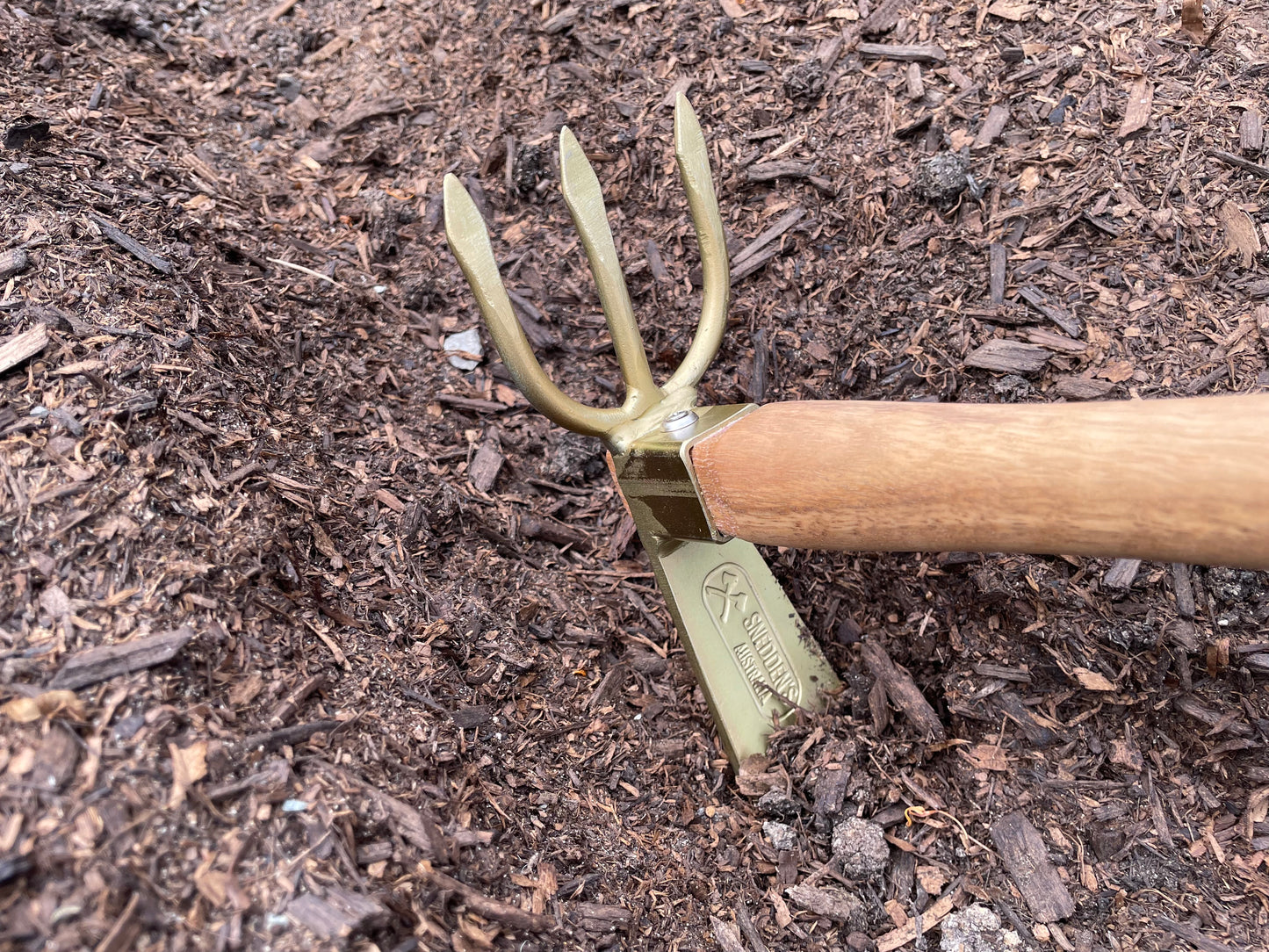 Garden Hoe / Fork Hand Tool - gold zinc finish