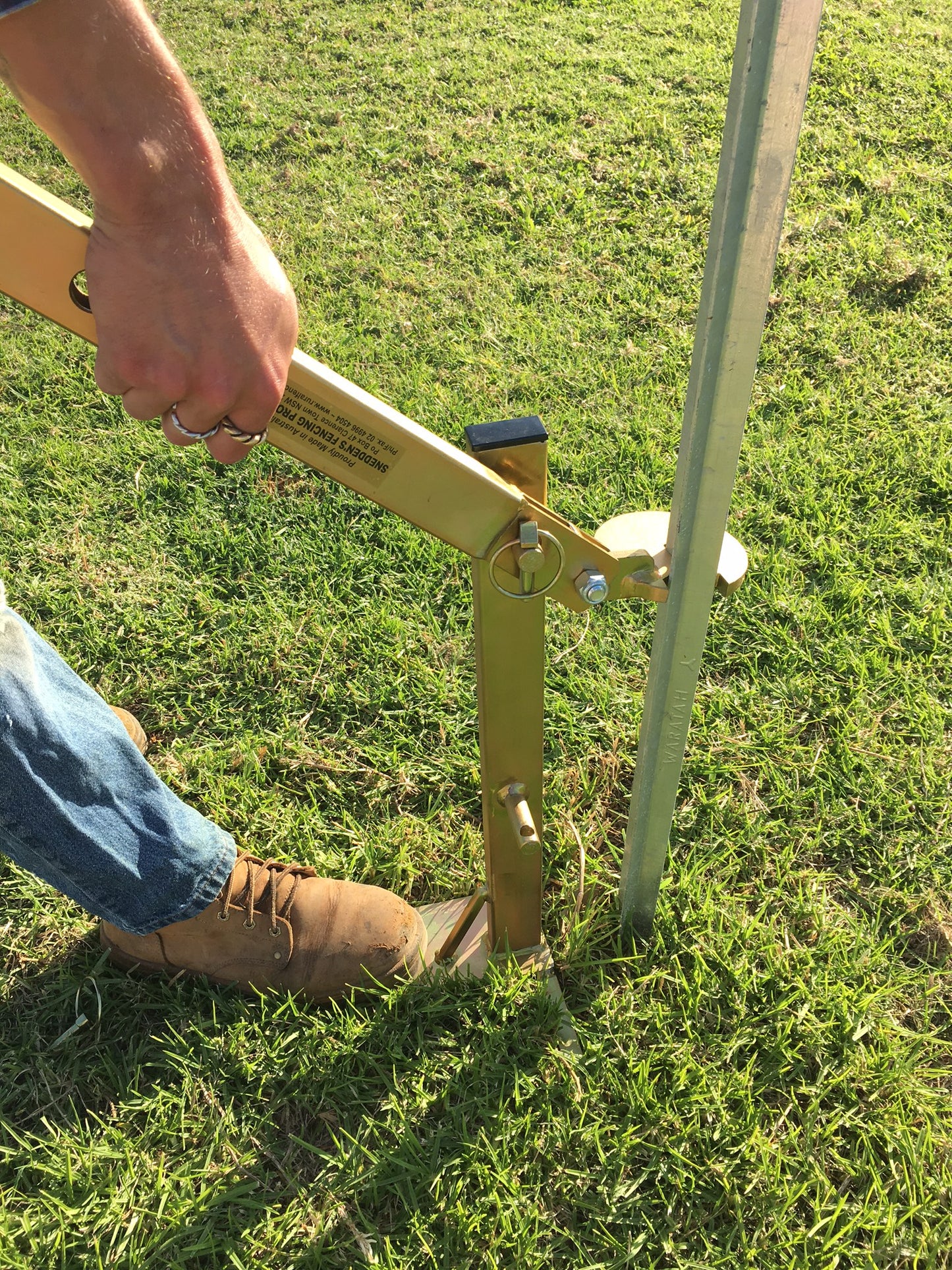 Star Picket Extractor with Y jaw - superior picket grip