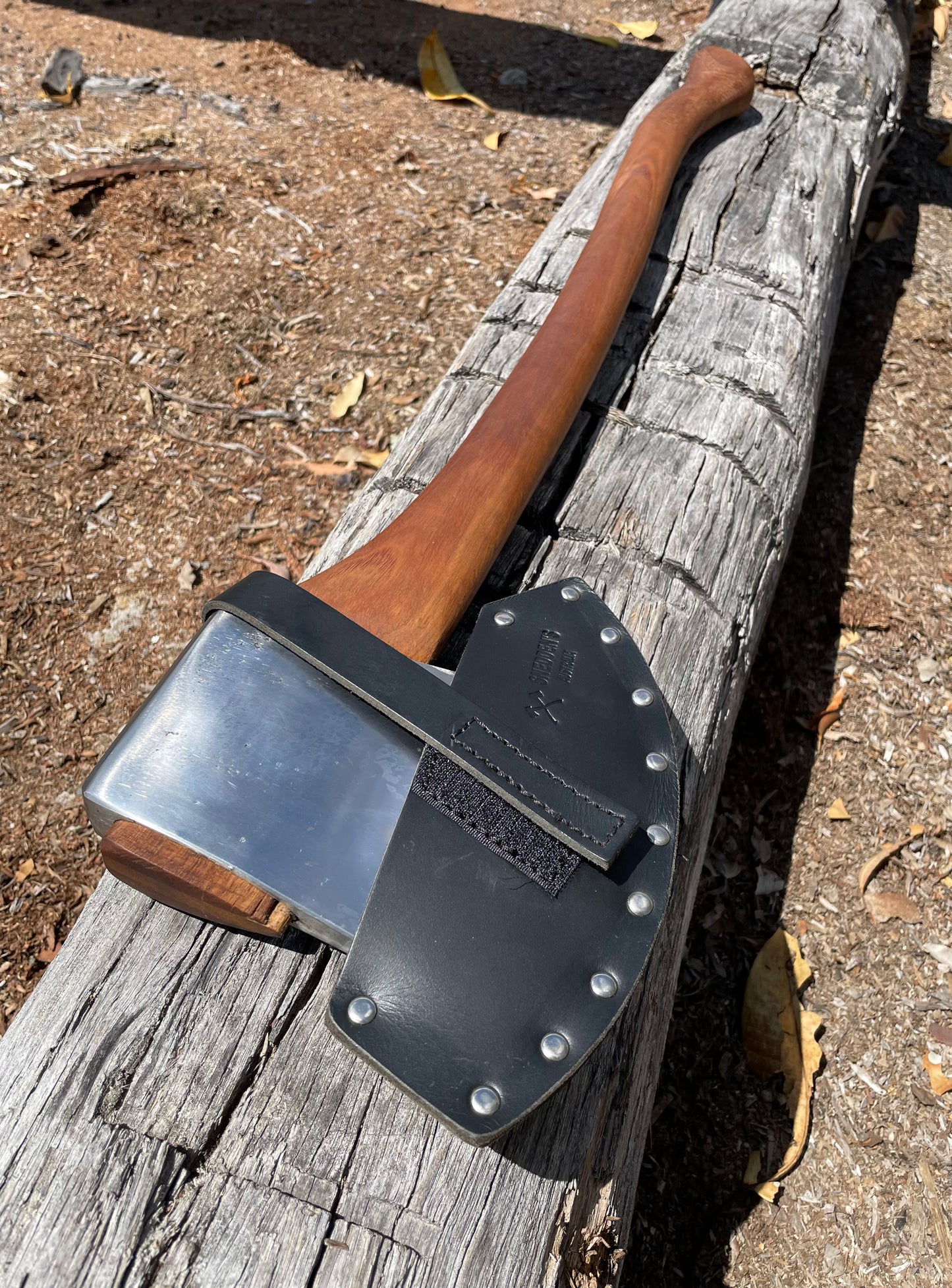 RA072 Reconditioned Kelly St Catharines axe with 800mm spotted gum handle