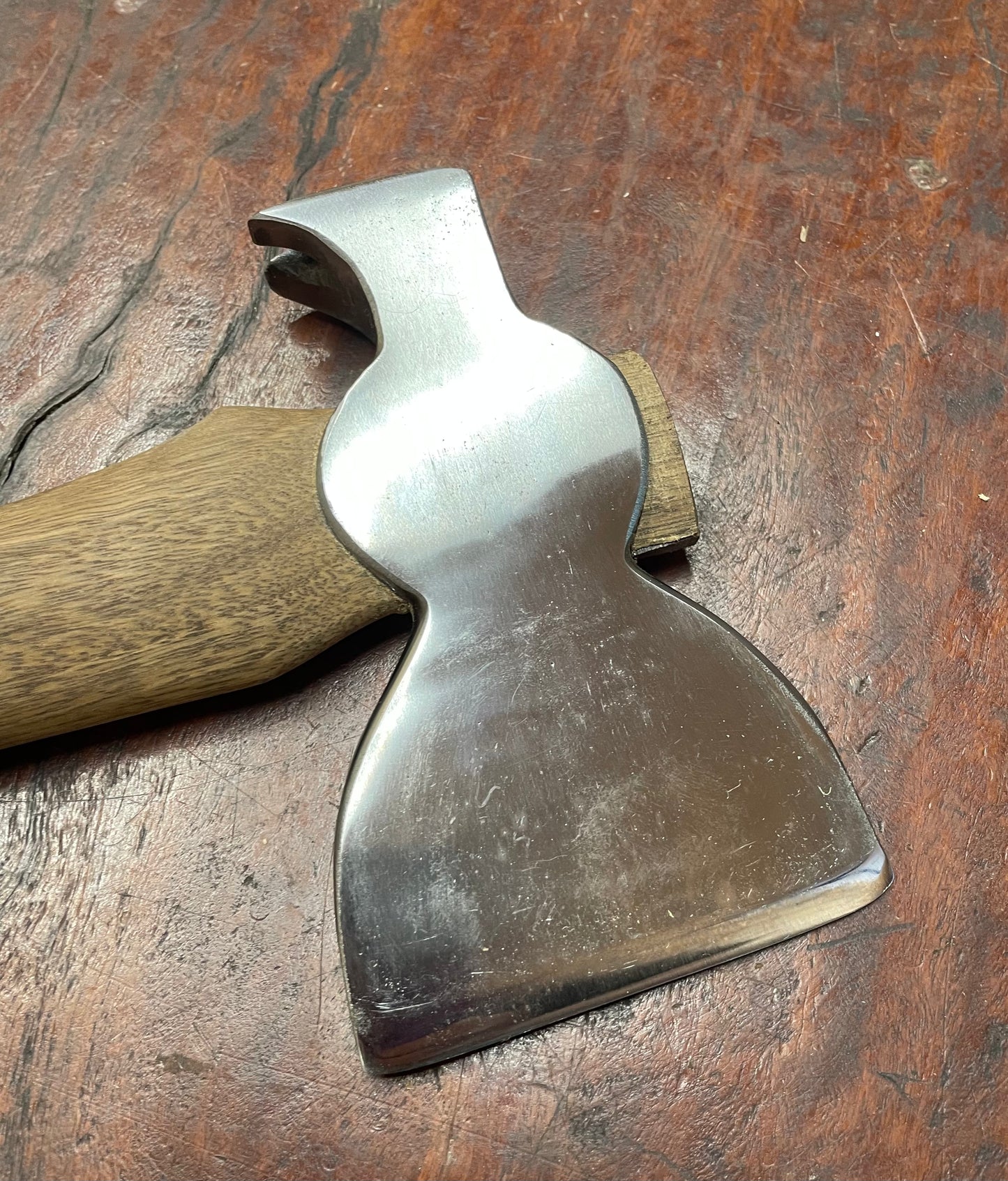 RA077 Reconditioned Plumb Carpenters hatchet with 370mm spotted gum handle