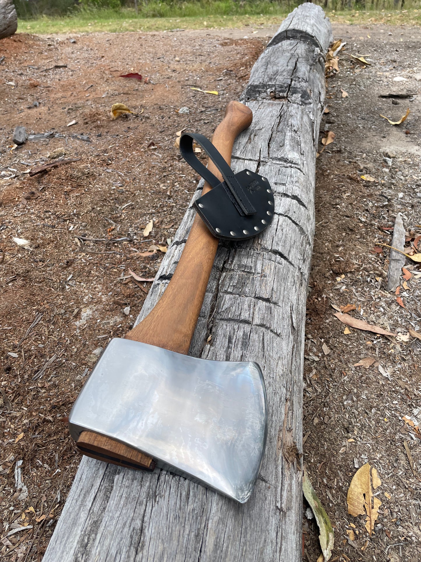 RA076 Reconditioned  Kelly St Catharines 4lb Made in Canada axe with 800mm spotted gum handle