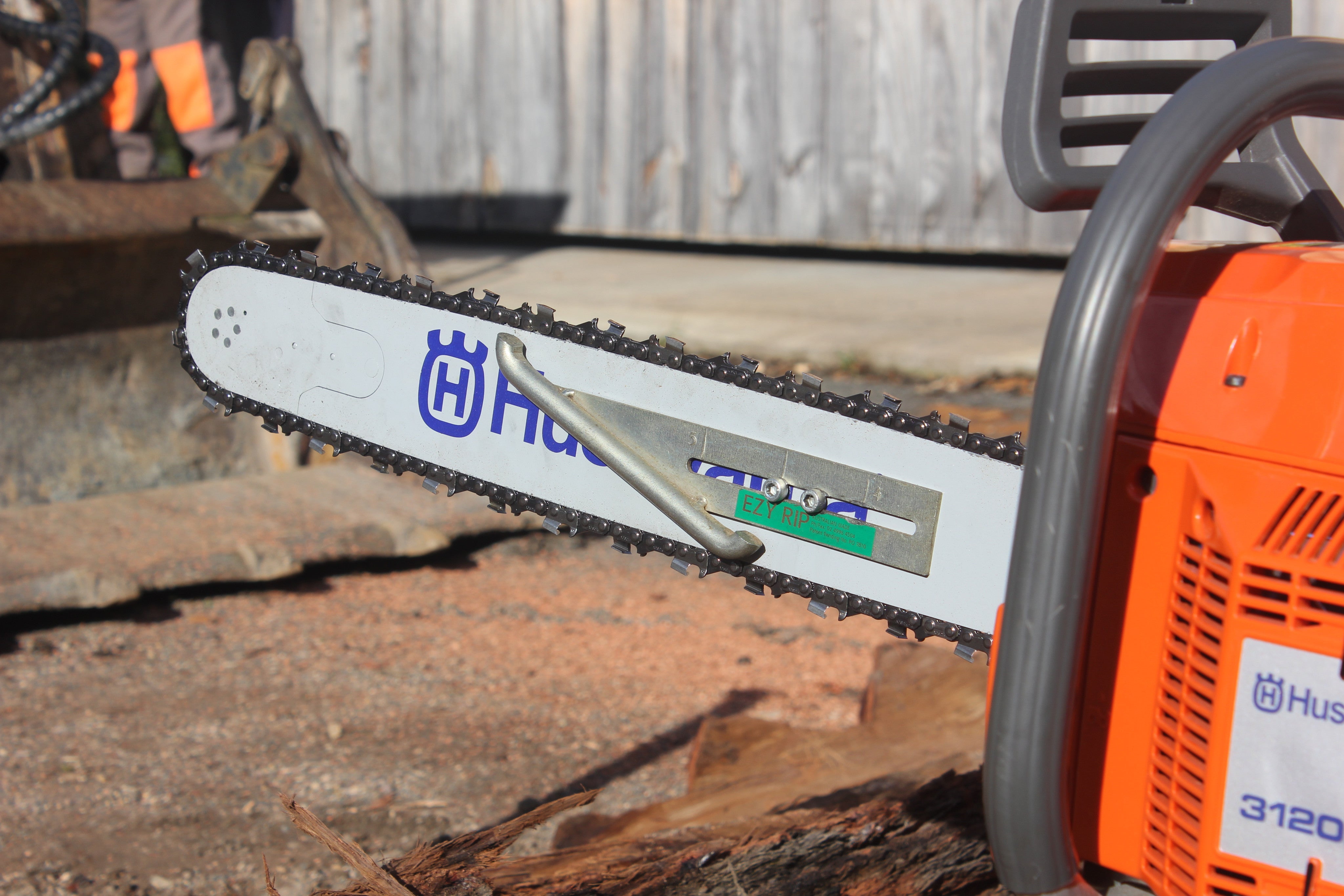 Ezy Rip Chainsaw Attachment for fence post ripping – Sneddens Fencing ...